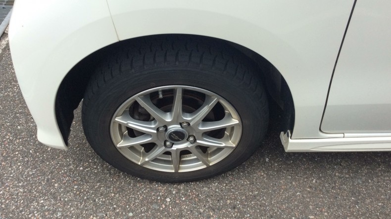 タイヤホイール前