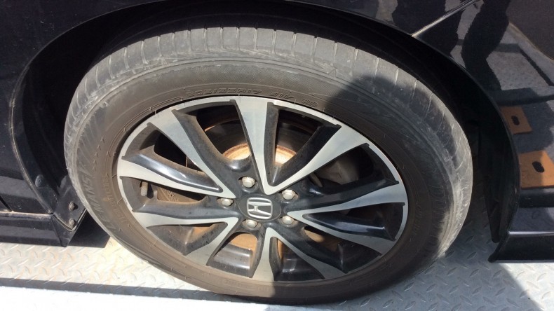 タイヤホイール前