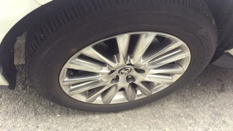 タイヤホイール前