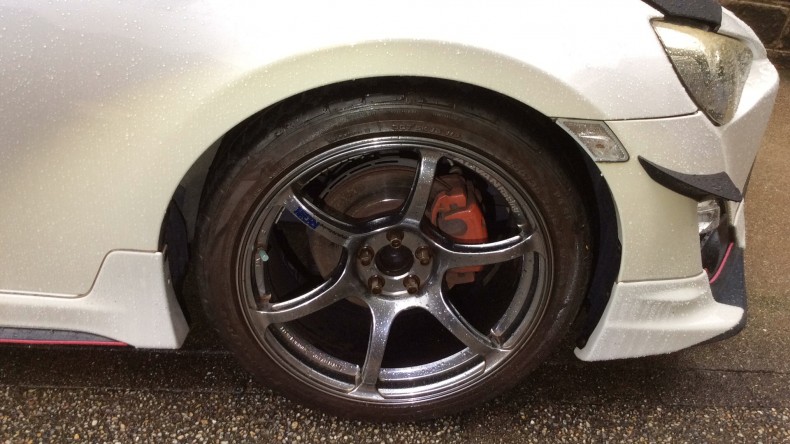 タイヤホイール前