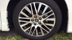 タイヤホイール前