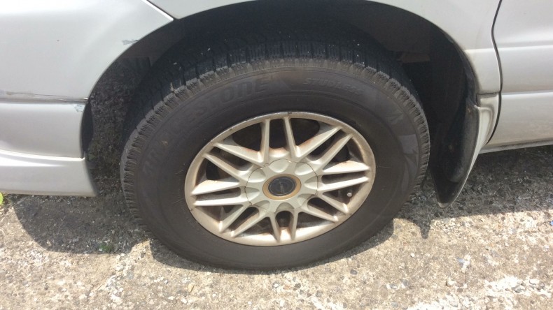 タイヤホイール前