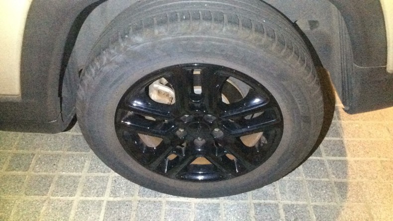 タイヤホイール前