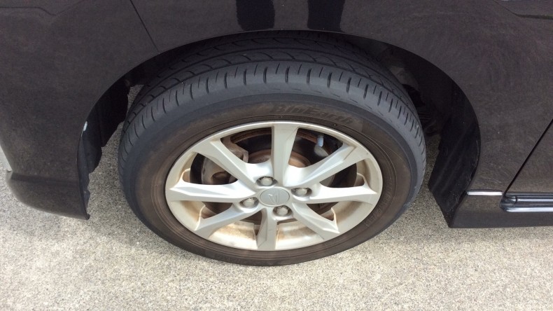 タイヤホイール前