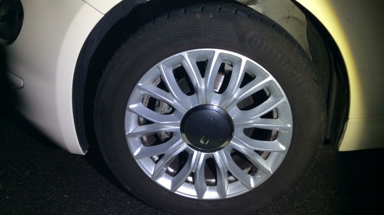 タイヤホイール前