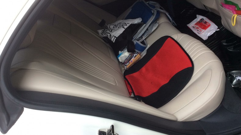 内装後方シート