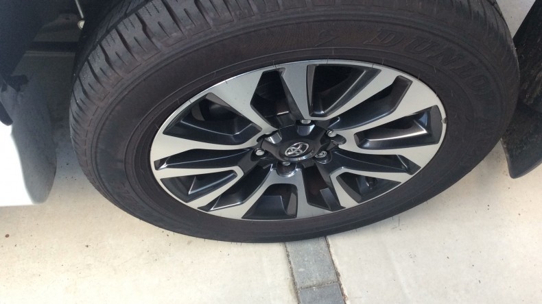 タイヤホイール前