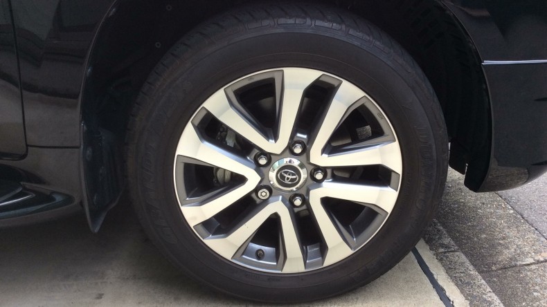 タイヤホイール前