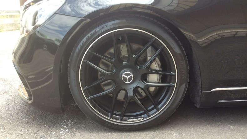 タイヤホイール前