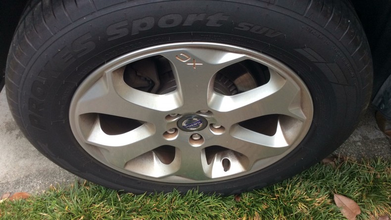 タイヤホイール前