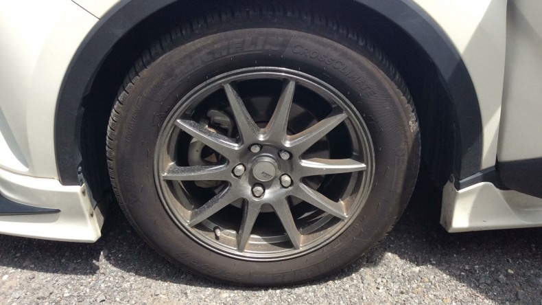 タイヤホイール前