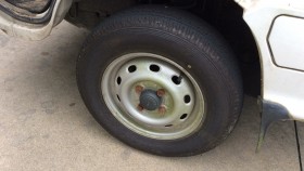 タイヤホイール前