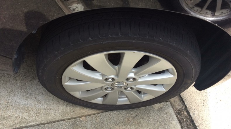 タイヤホイール前