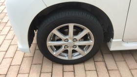 タイヤホイール前