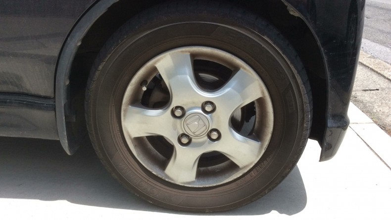 タイヤホイール前