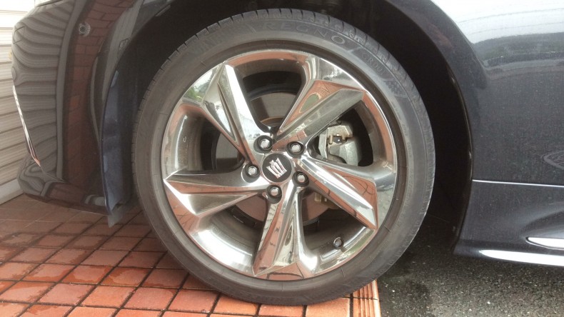 タイヤホイール前