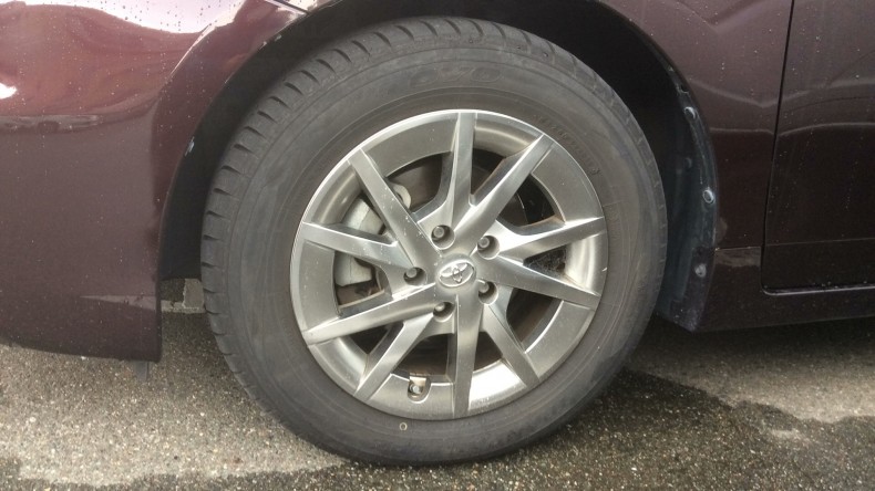 タイヤホイール前