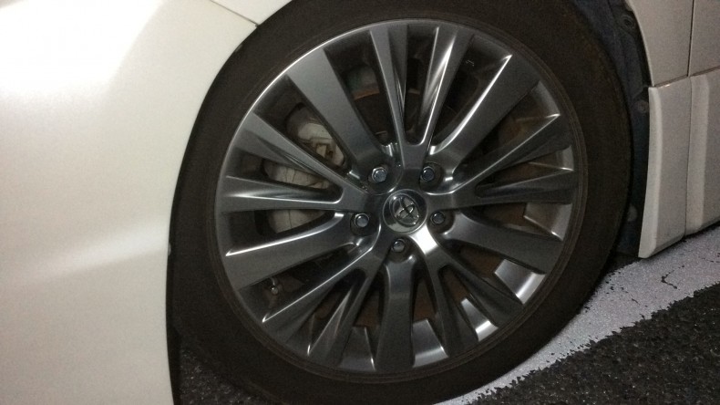 タイヤホイール前