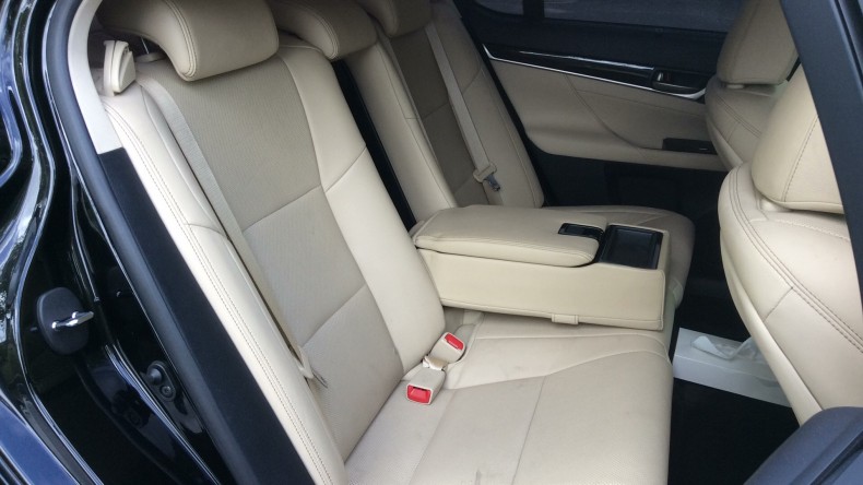 内装後方シート