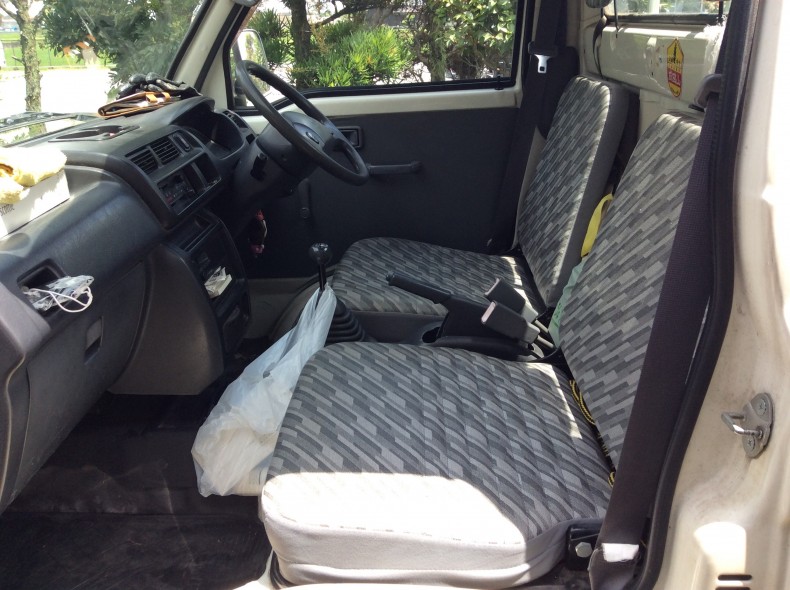 内装後方シート