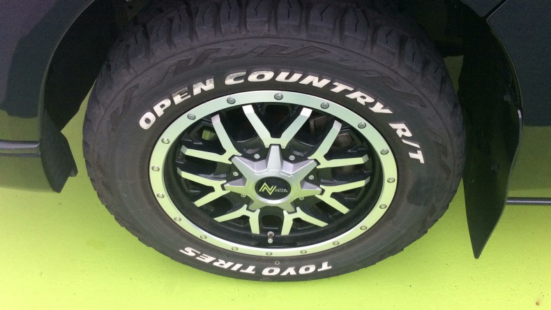 タイヤホイール前