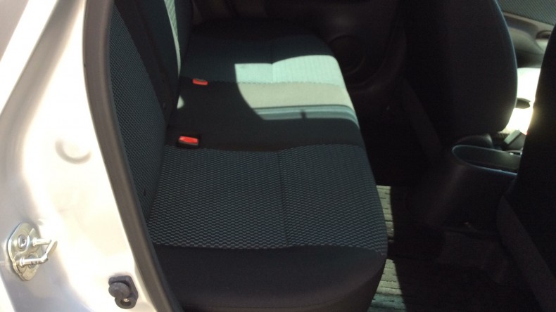 内装後方シート