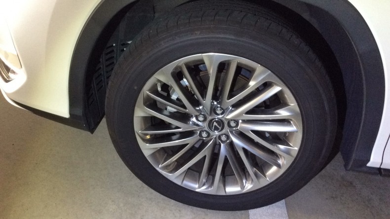 タイヤホイール前