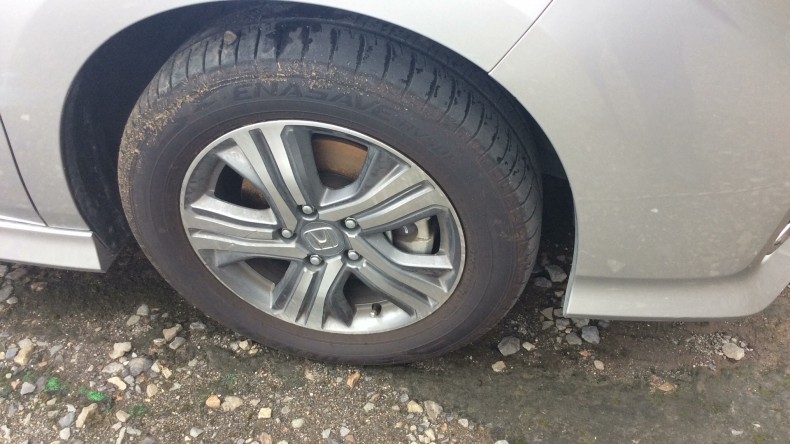 タイヤホイール前