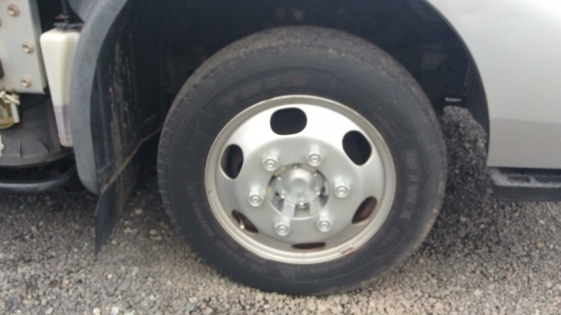 タイヤホイール前