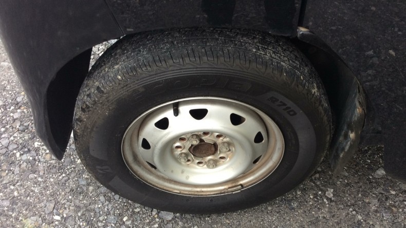 タイヤホイール前