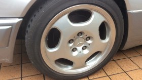 タイヤホイール前