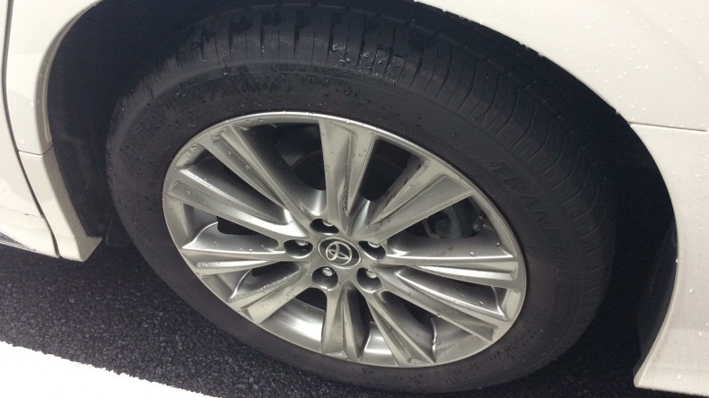 タイヤホイール前