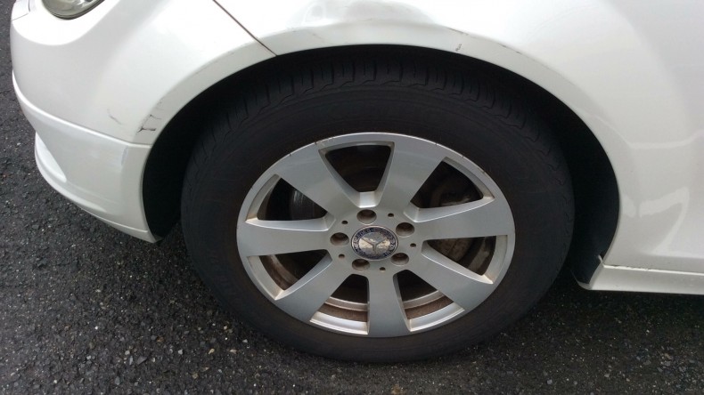 タイヤホイール前