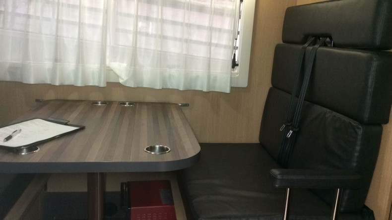 内装後方シート