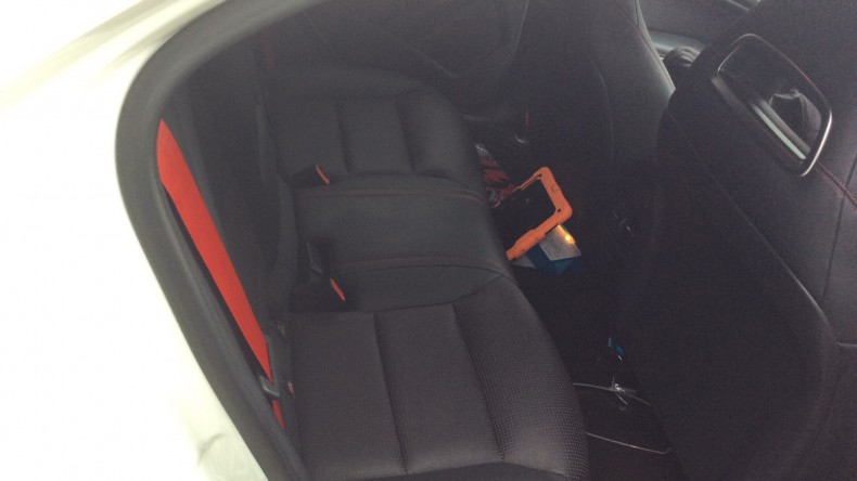 内装後方シート