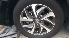 タイヤホイール前