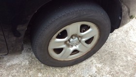 タイヤホイール前