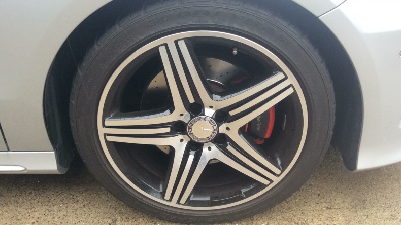 タイヤホイール前