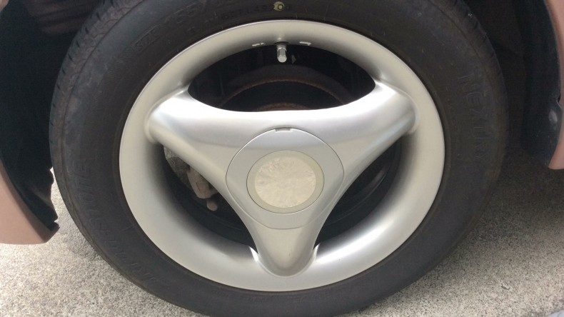 タイヤホイール前