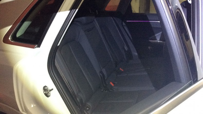 内装後方シート