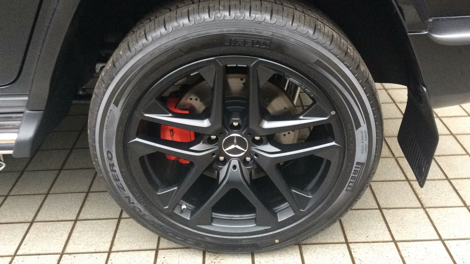タイヤホイール前