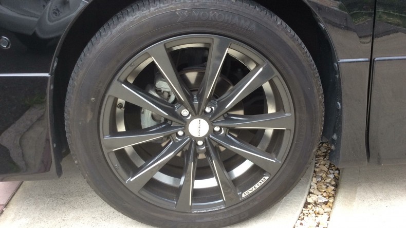 タイヤホイール前