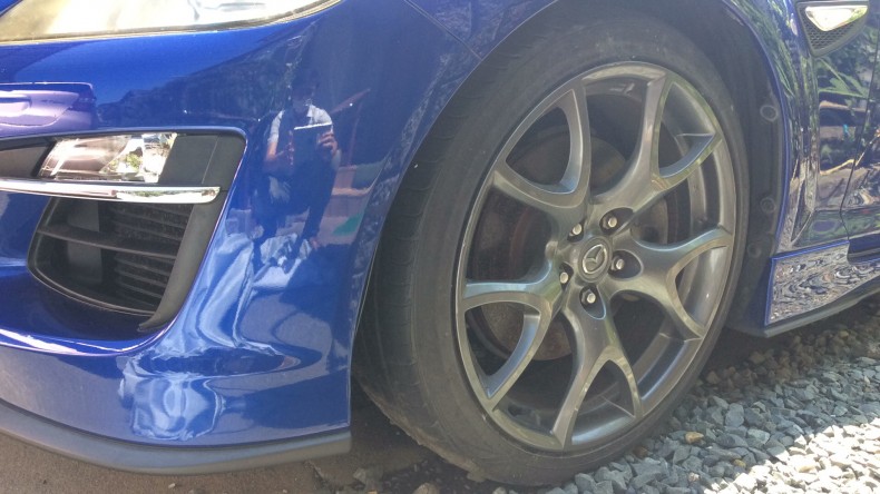 タイヤホイール前