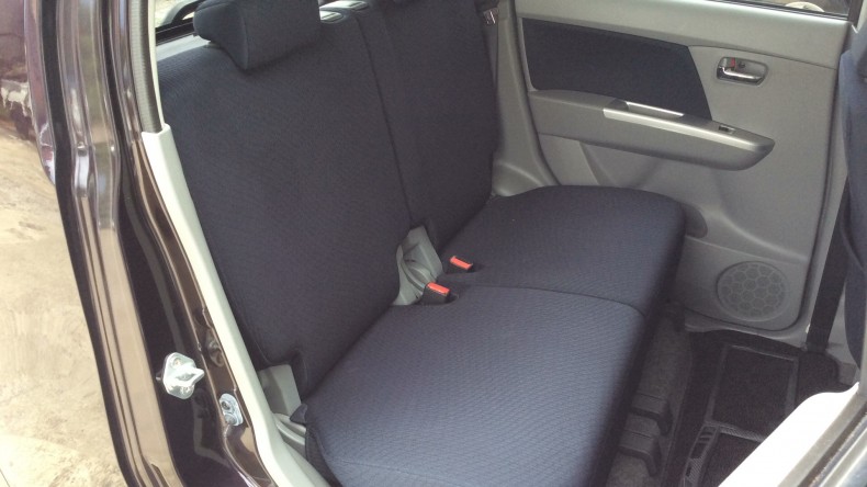 内装後方シート