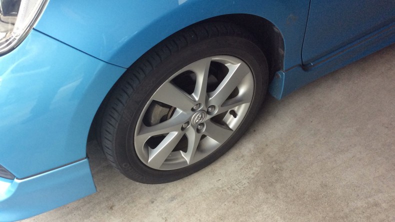 タイヤホイール前