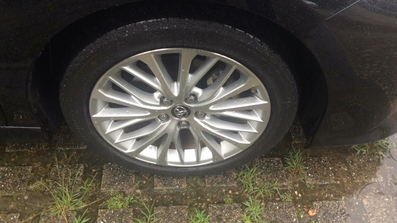 タイヤホイール前