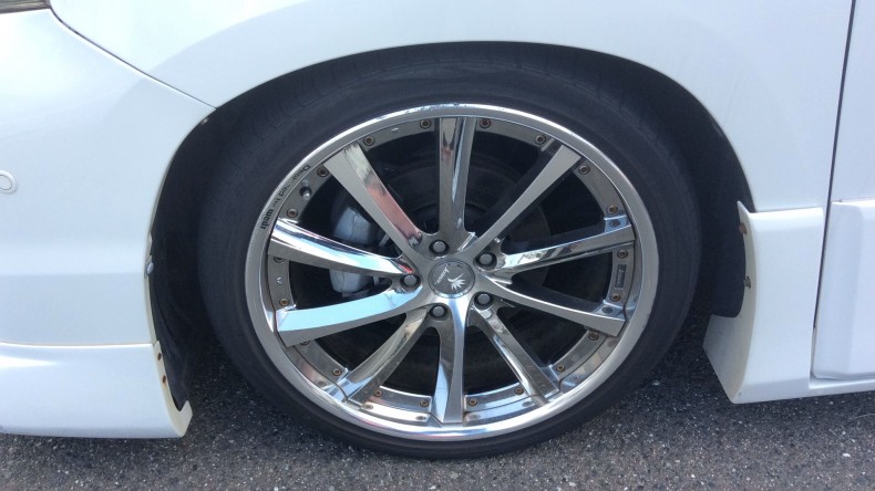 タイヤホイール前