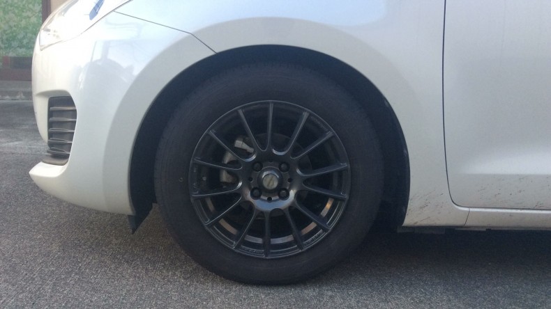 タイヤホイール前