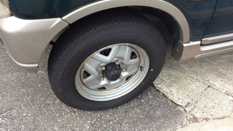 タイヤホイール前