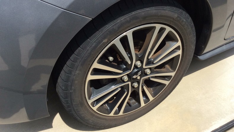 タイヤホイール前